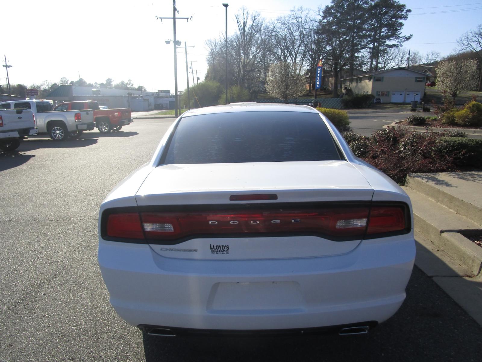 2012 WHITE /Black / Cloth Dodge Charger SE (2C3CDXBG6CH) with an 3.6L V6 DOHC 24V engine, 5-Speed Automatic transmission, located at 1814 Albert Pike Road, Hot Springs, AR, 71913, (501) 623-1717, 34.494228, -93.094070 - Photo #3